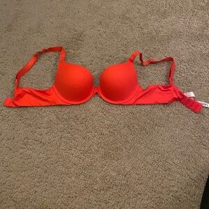 Victoria’s Secret T shirt Push up bra